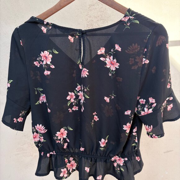 Lydelle Ruched Floral Top - Sz L - Picture 2 of 2